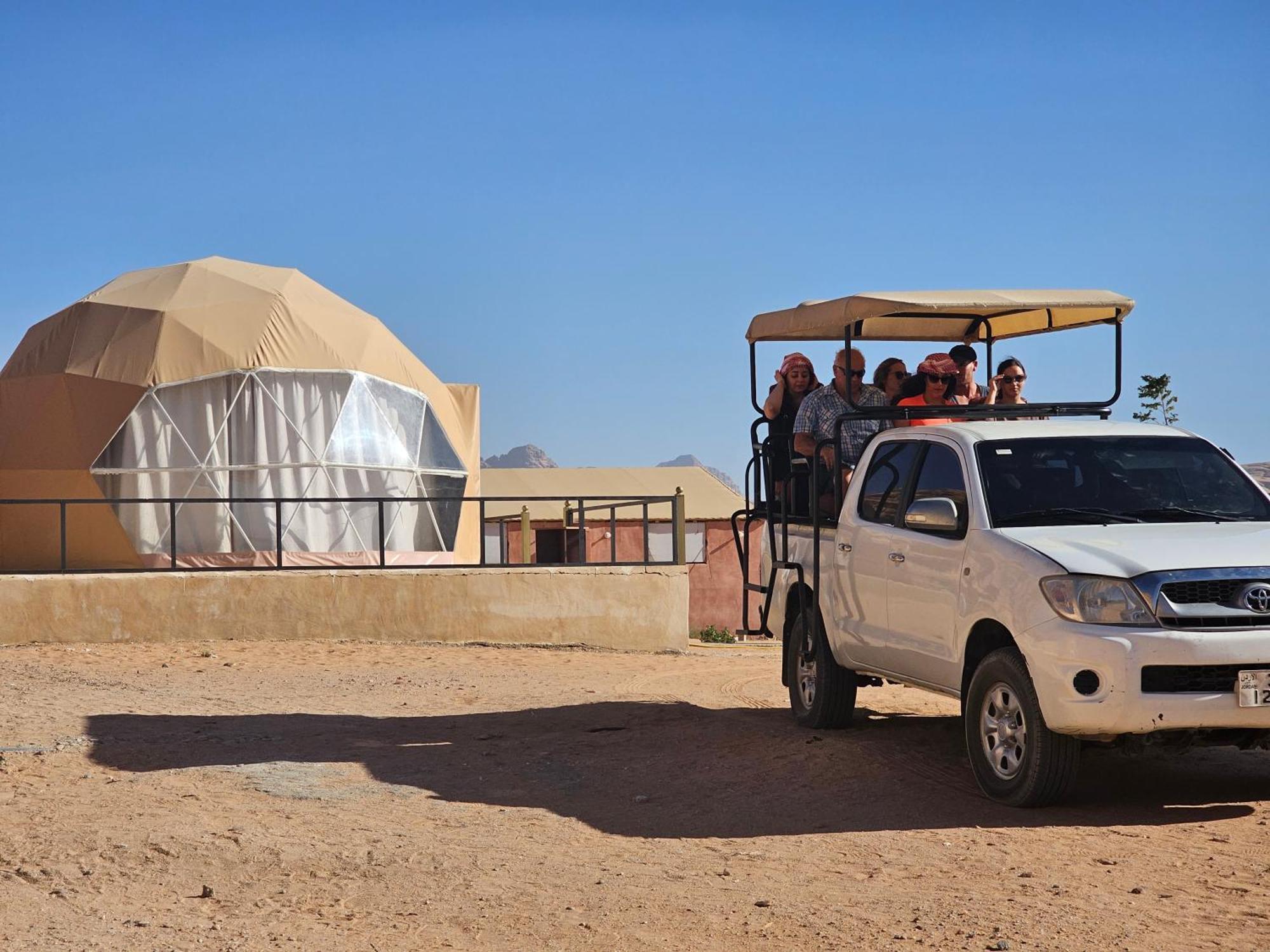 Sara Luxury Rum Camp Wadi Rum Extérieur photo